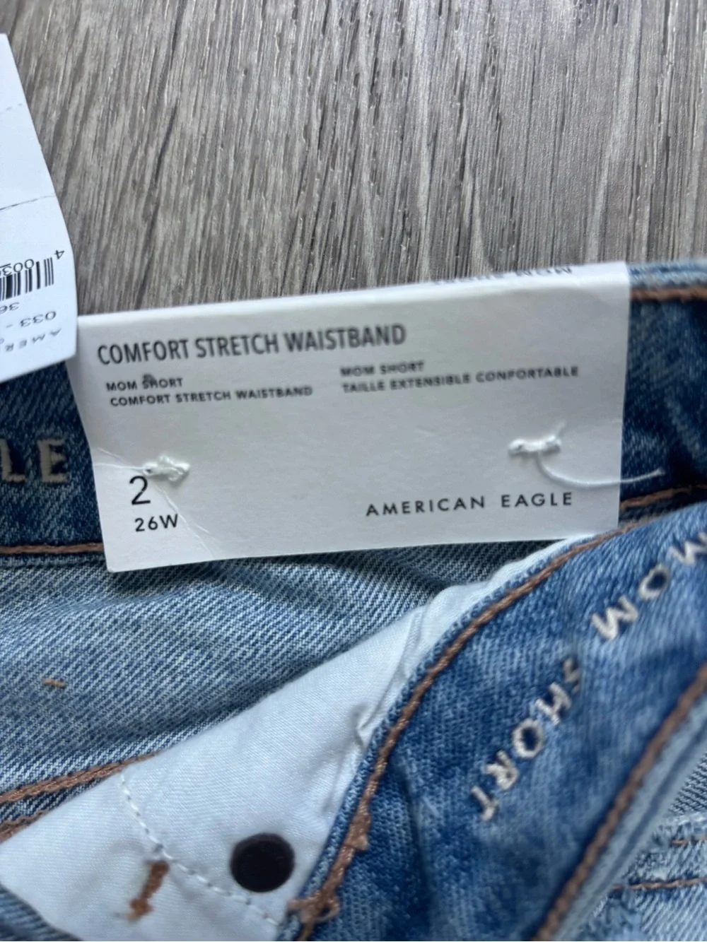 NWT American Eagle Outfitters Mom Short Blue Denim Shorts Size 26/2 - Picture 3 of 3